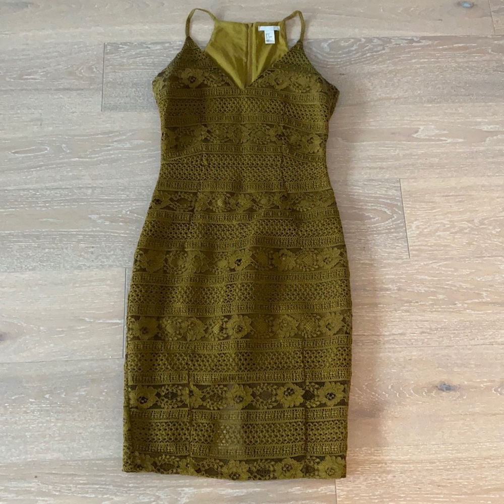 HP 🎉 H&M crotchet green v-neck dress. Size 8.